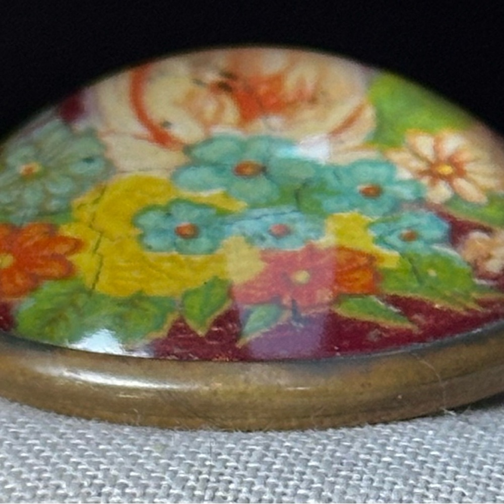 Rare Glass dome red floral brooch bronze tone metal base vintage beauty - Picture 2 of 8